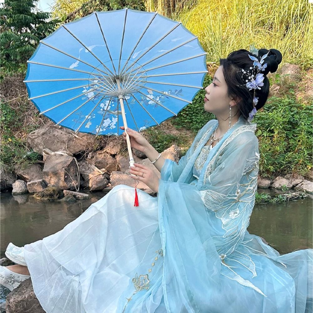 Photography Of A Man - 中国アンティーク風油紙傘 70cm 10色 女性用装飾傘 コスチューム撮影用傘