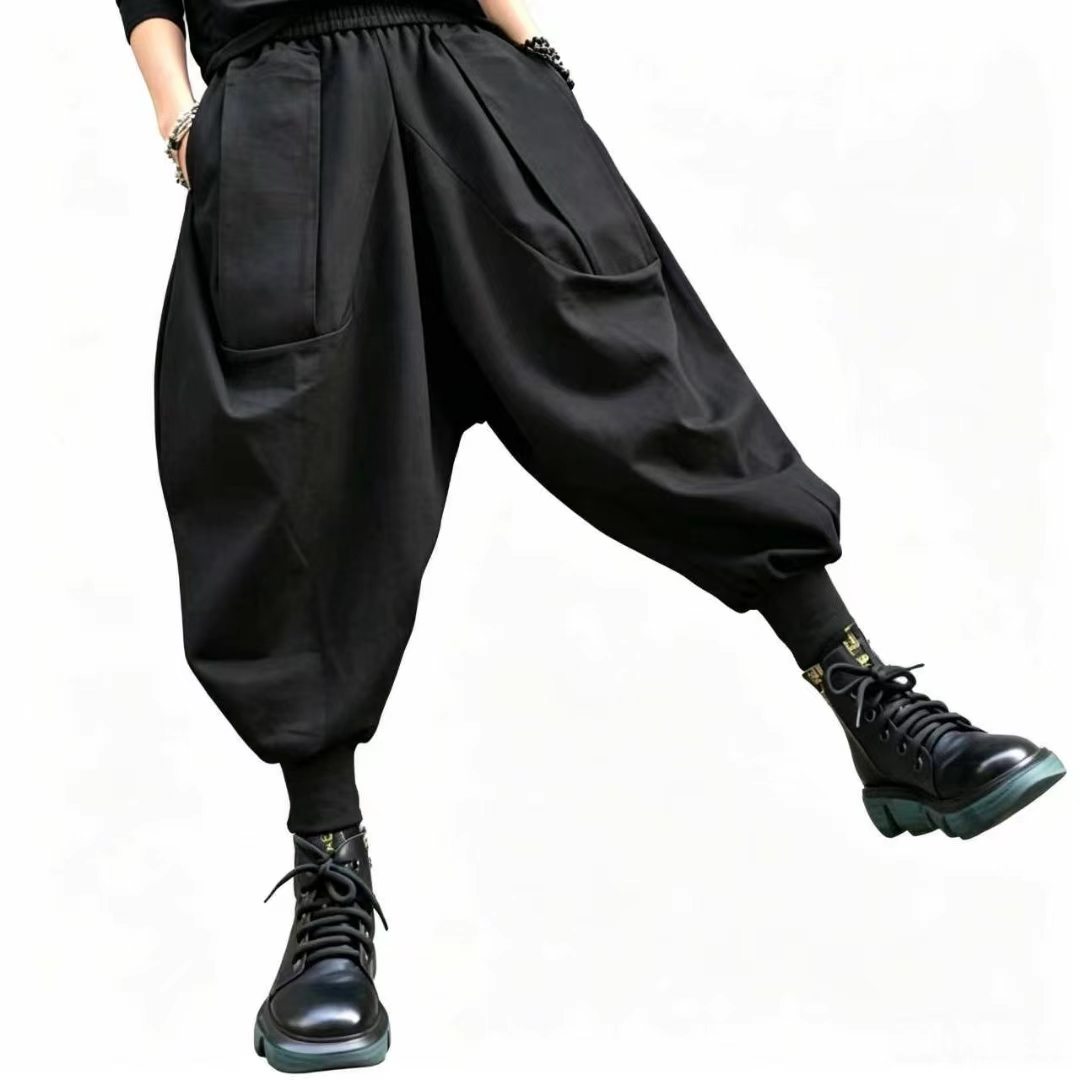 Photography Of A Man - メンズルーズカジュアルドレープ軽量通気性フード付きストリートスタイルワイドレッグパンツ春秋の服装ストリート写真撮影