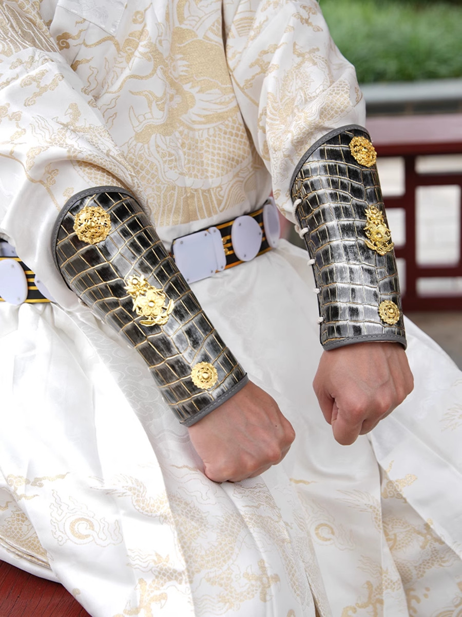 Photography Of A Man - 革忍者戦士剣士リストバンド男性韓服コスプレアクセサリーカンフー服古代写真