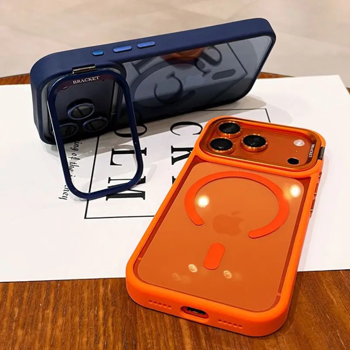 Magsafe対応 カメラブラケット付き クリアスマホケース - Camera Wrist Strap のレビューと価格