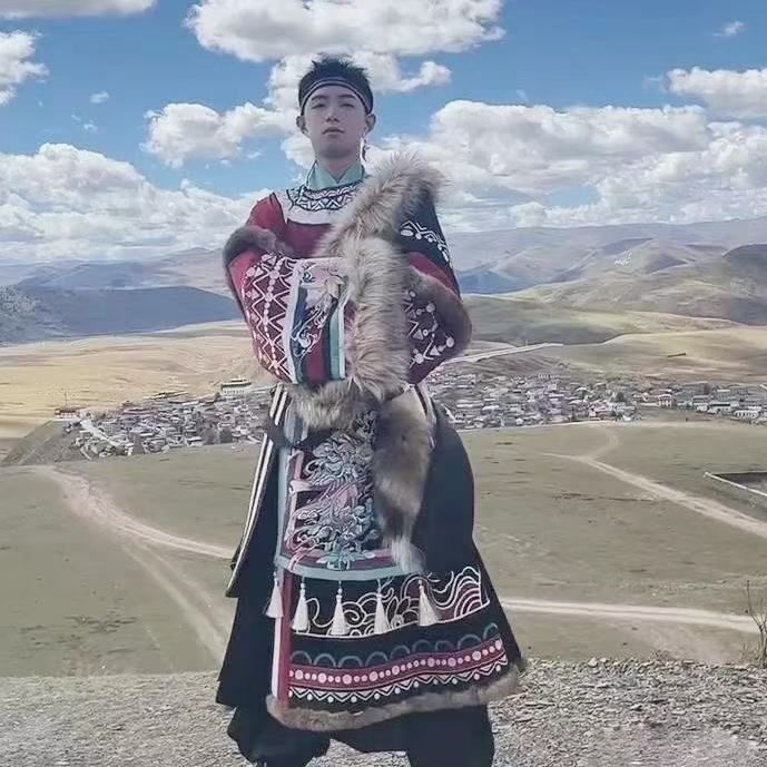 古典的な刺繍入りチベットローブ男性女性伝統的な豪華な襟の服カ - Photography Of A Man のレビューと価格
